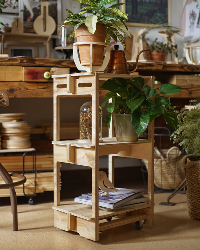 Jeździk-pomocnik na kółkach.