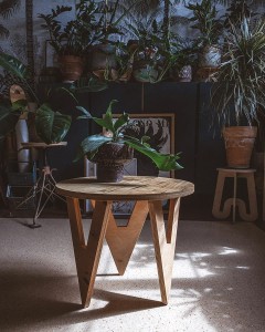 lekki stolik kawowy ze sklejki