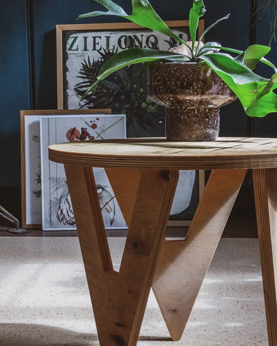 lekki stolik kawowy ze sklejki