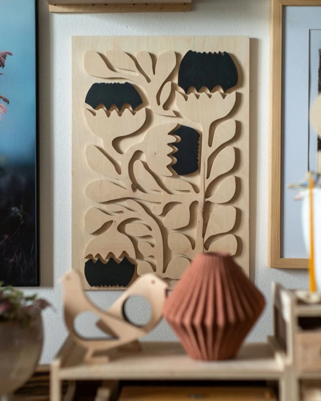 drewniany obraz przestrzenny z kwiatami