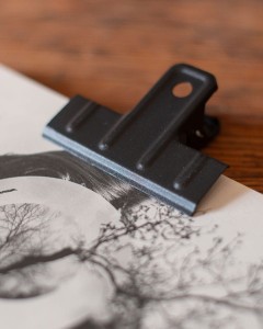 czarny metalowy klips 70mm