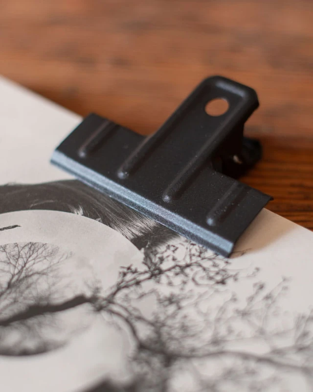 czarny metalowy klips 70mm