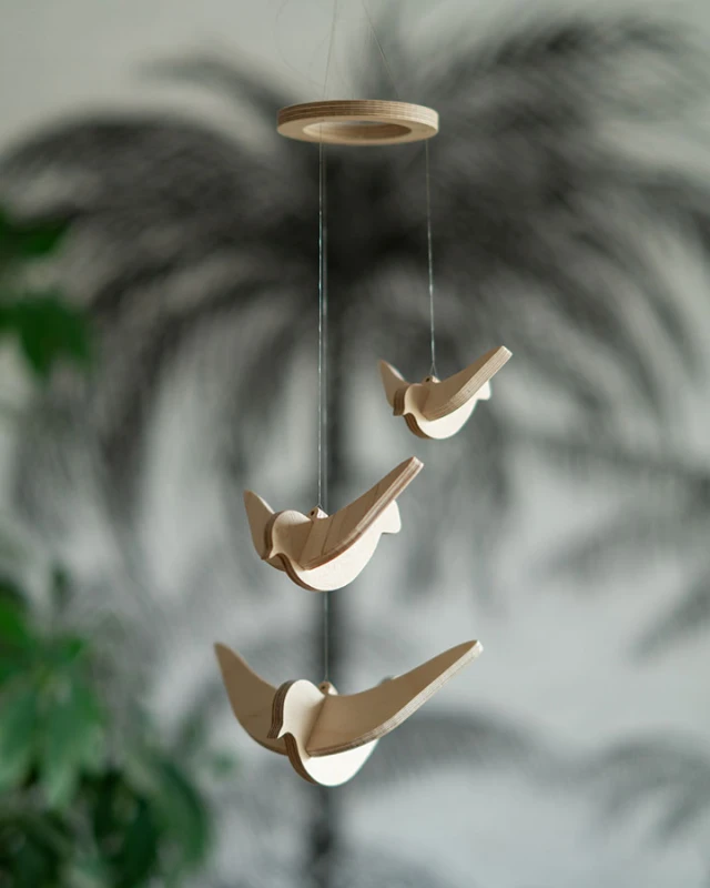 ptaszki drewniane - mobilek