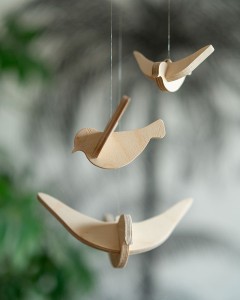 ptaszki drewniane - mobilek