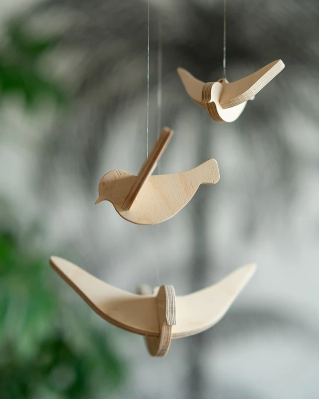 ptaszki drewniane - mobilek
