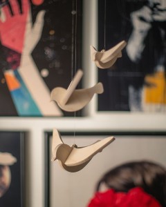 ptaszki drewniane - mobilek