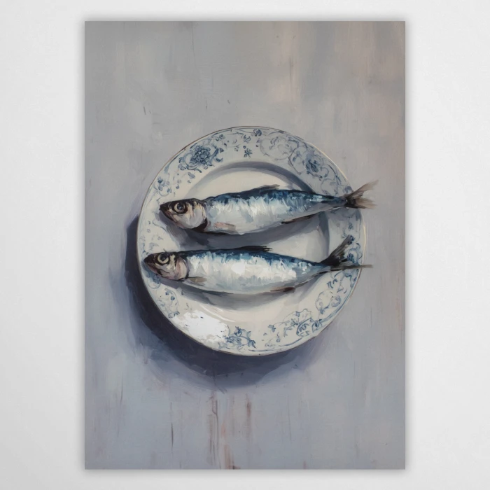 Stylowy plakat do kuchni przedstawiający dwie ryby na ozdobnym talerzu. Martwa natura w malarskim stylu doda wnętrzu śródziemnomorskiego charakteru i elegancji. Idealna dekoracja ścienna do jadalni lub restauracji. Wysoka jakość druku i detali.